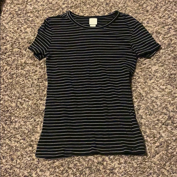 H&M Tops - H&M Basic Fitted Tee